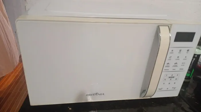 Microondas Britânia 