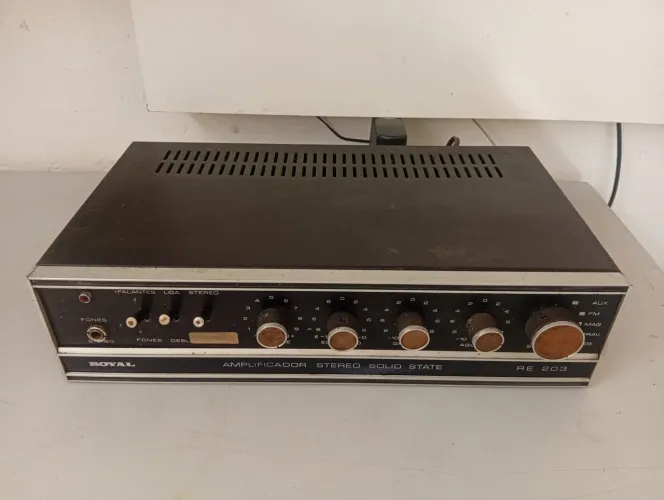 Amplificador ROYAL RE 203 STEREO SOLID STATE .