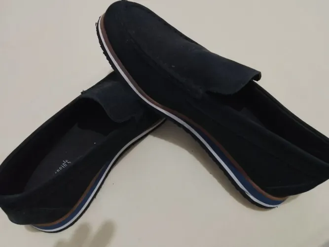 Sapatos sergios 41 preto novo. Troco por figurinhas copa 2026
