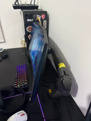 Monitor curvo 23,6? 165hz + braço articulado   600,00
