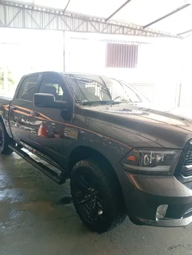 Ram Classic Laramie Night Edition 5.7 V8 16V Gasolina 4X4 Aut. 2023
