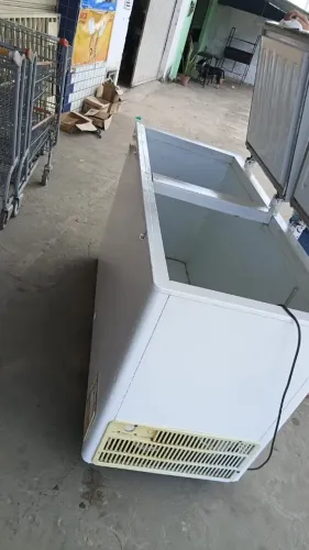 Vende se Freezer contato: * Cláudia