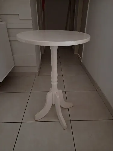 Mesa de canto pra quarto de bebê ou criança