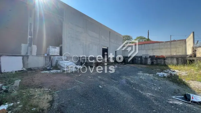 Barracão de Esquina com Terreno para Estacionamento - Jardim Carvalho