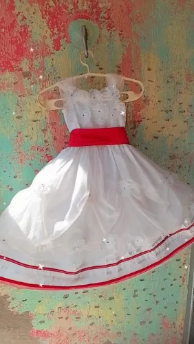 Vestido de festa,5 a 8 anos dependendo da criança