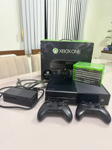 Xbox One FAT 500GB + Caixa + 2 Controles + 8 Jogos + HDMI