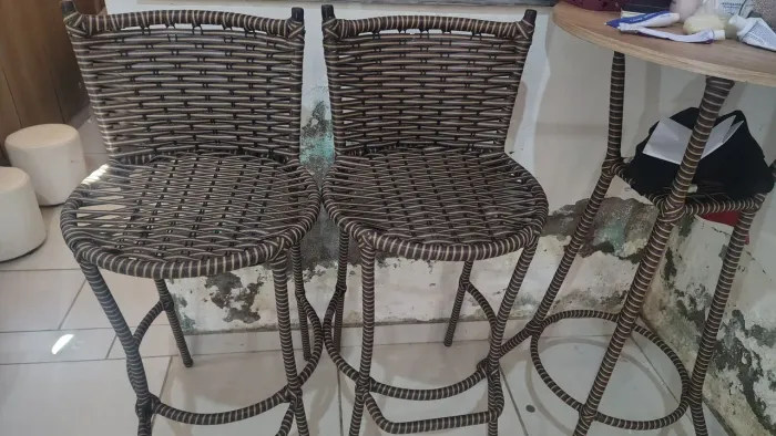 cadeiras com mês retrátil