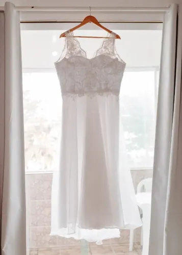 Vestido de Noiva Branco com Renda + véu - Delicado e Elegante