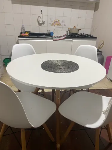 Mesa com cadeiras