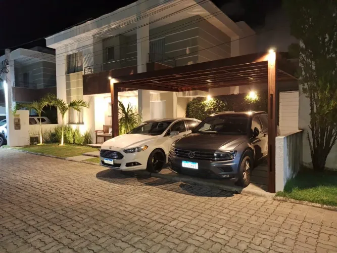 Linda casa com piscina no condomínio Foz do Joanes em Buraquinho