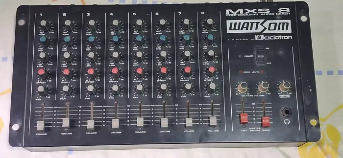 Mesa de som Wattsom 8 canais