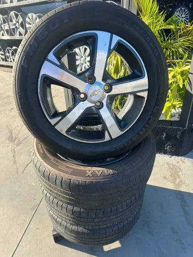 Rodas 15 onix ltz, prisma, Celta, corsa,vectra,monza+ pneus meia vida 