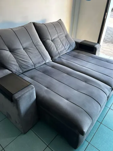 Sofá retrátil e reclinável em veludo excelente estado entrego