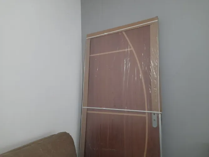 Porta de madeira decorada 95cm