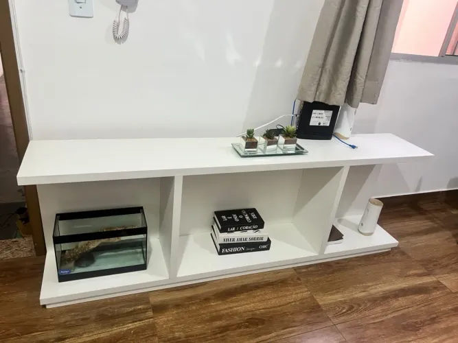 Rack branco para sala / ou aparador de Sofá