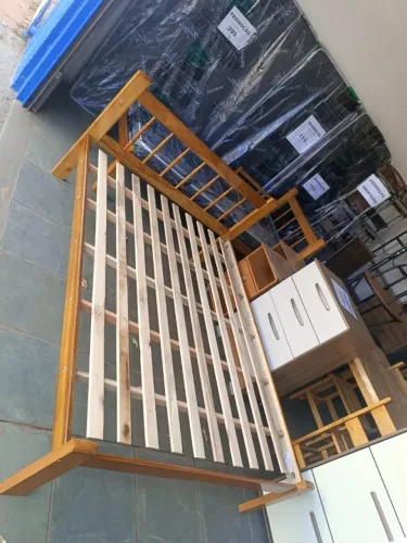 Cama de Casal de Madeira Rubin Nova, Entrego