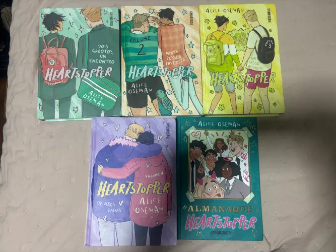 Kit heartstopper volume 1 ao 4 + almanaque