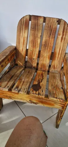 Vende se essa cadeira maciça para sua varanda seu citio .