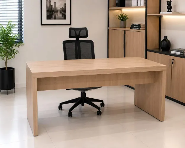 Mesa e poltrona