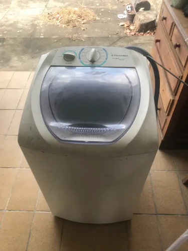 Máquina de Lavar Electrolux 6kg Funcionando