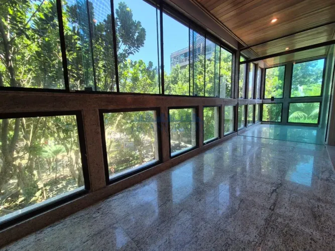 Excellente apartamento com 203m², localizado no condomínio Alfa Pfrivilege, a 5 minutos da
