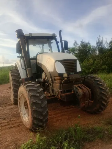 Trator Yto ano 2011 
