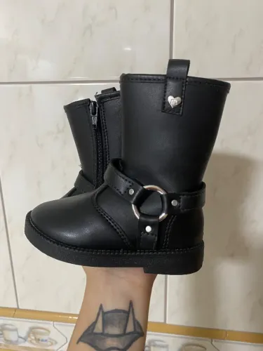 bota de couro para bebê :)