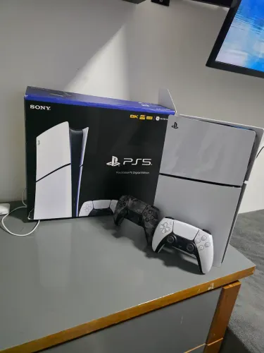 PlayStation 5 Slim Digital 1TB + 2 Controles (NÃO TROCO)