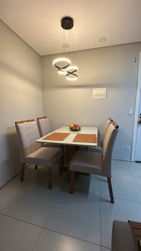 Conjuntos de Mesa e Cadeiras de Jantar
