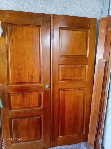 Porta dupla com batente e fechadura madeira jequitiba 210 x 150
