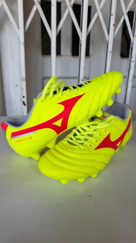 Chuteira Mizuno Morelia Club MD - 40