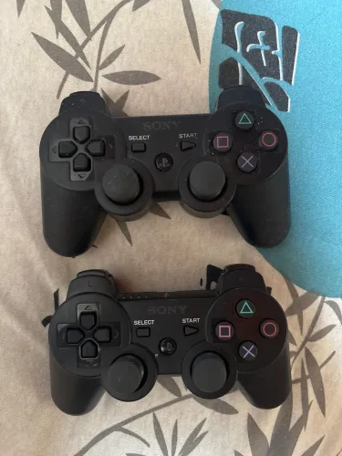 2 controles similares de ps3