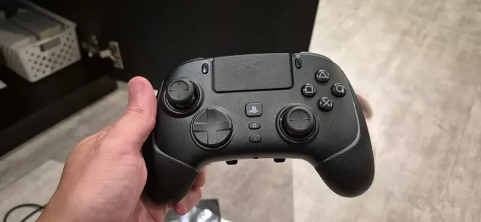 Controle Razer Wolverine V2 Pró - PS5
