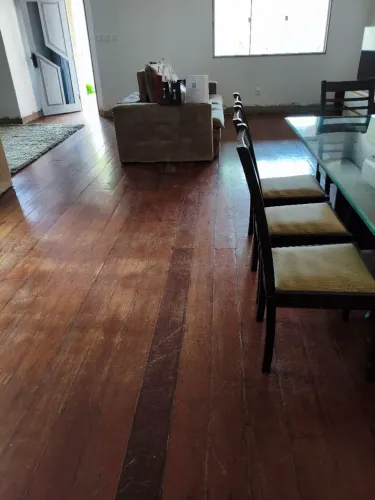 Vendo 60mt de assoalho de madeira rústica 