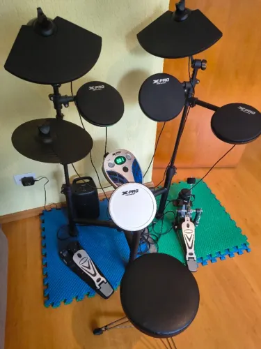 Bateria Eletrônica X-Pro ED1 - Completa com Banco e Pouquíssimo Uso