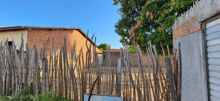 ? TERRENO À VENDA