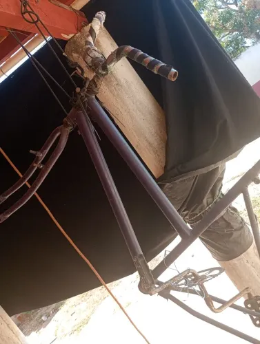 Vendo uma calha de bicicleta em bom estado, entre em contato no watts *