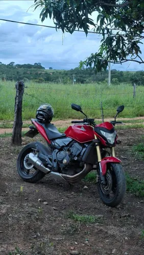 CB 600F Hornet Vermelha