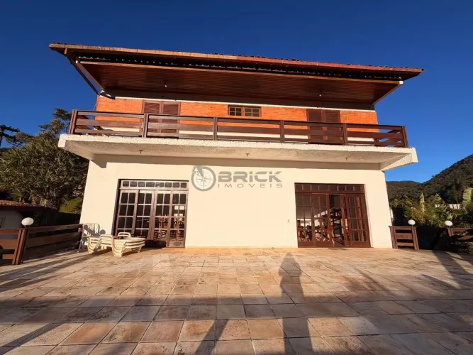 Casa triplex em condomínio à venda com 5 quartos sendo 1 suíte, 329.63 m² no Comary - Tere