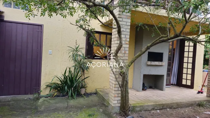 Casa para Locação no Campeche 140m², 2 Quartos, Lareira, Churrasqueira, 2 Vaga