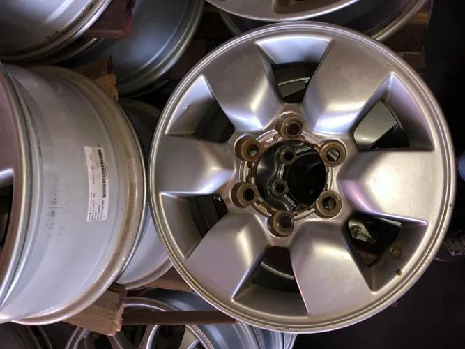 Roda Toyota Hilux aro 15 2009