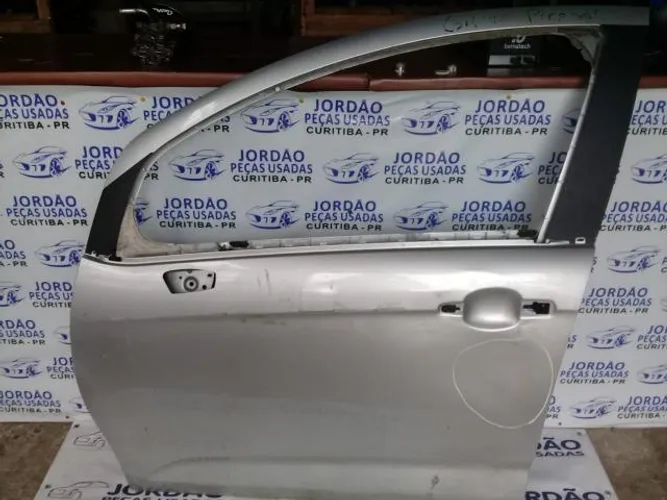 Porta Gran Picasso lado esquerdo com reparo