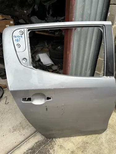 Porta traseira direita TRITON 2018