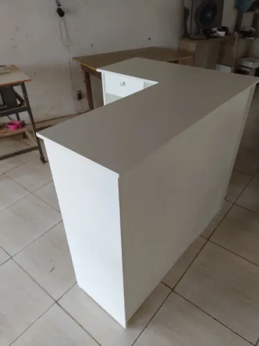 Balcão em L recepção atendimento