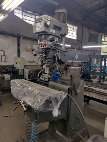 Fresadora ferramenteira iso 30 com acessórios 