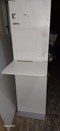 Totem em MDF em ótimo estado, R$1.000  *