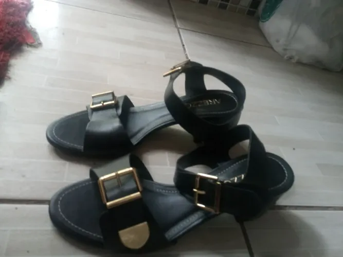Uma linda sandália arezzo 37