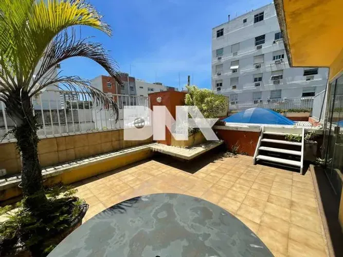 Cobertura na primeira quadra da praia