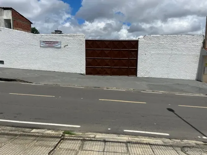 Galpão amplo com HABITE-SE para aluguel - IBIRAPUERA