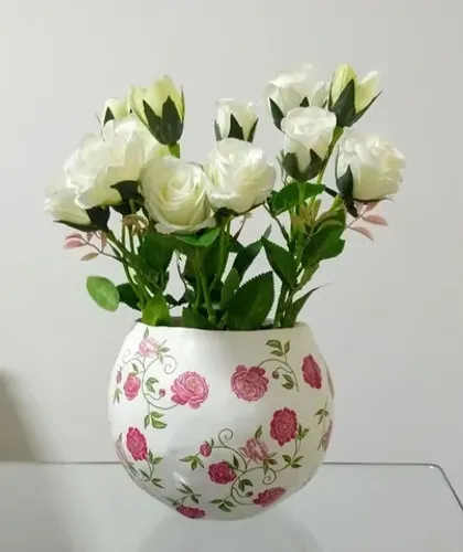 Vaso cachepot decorativo com detalhes floridos